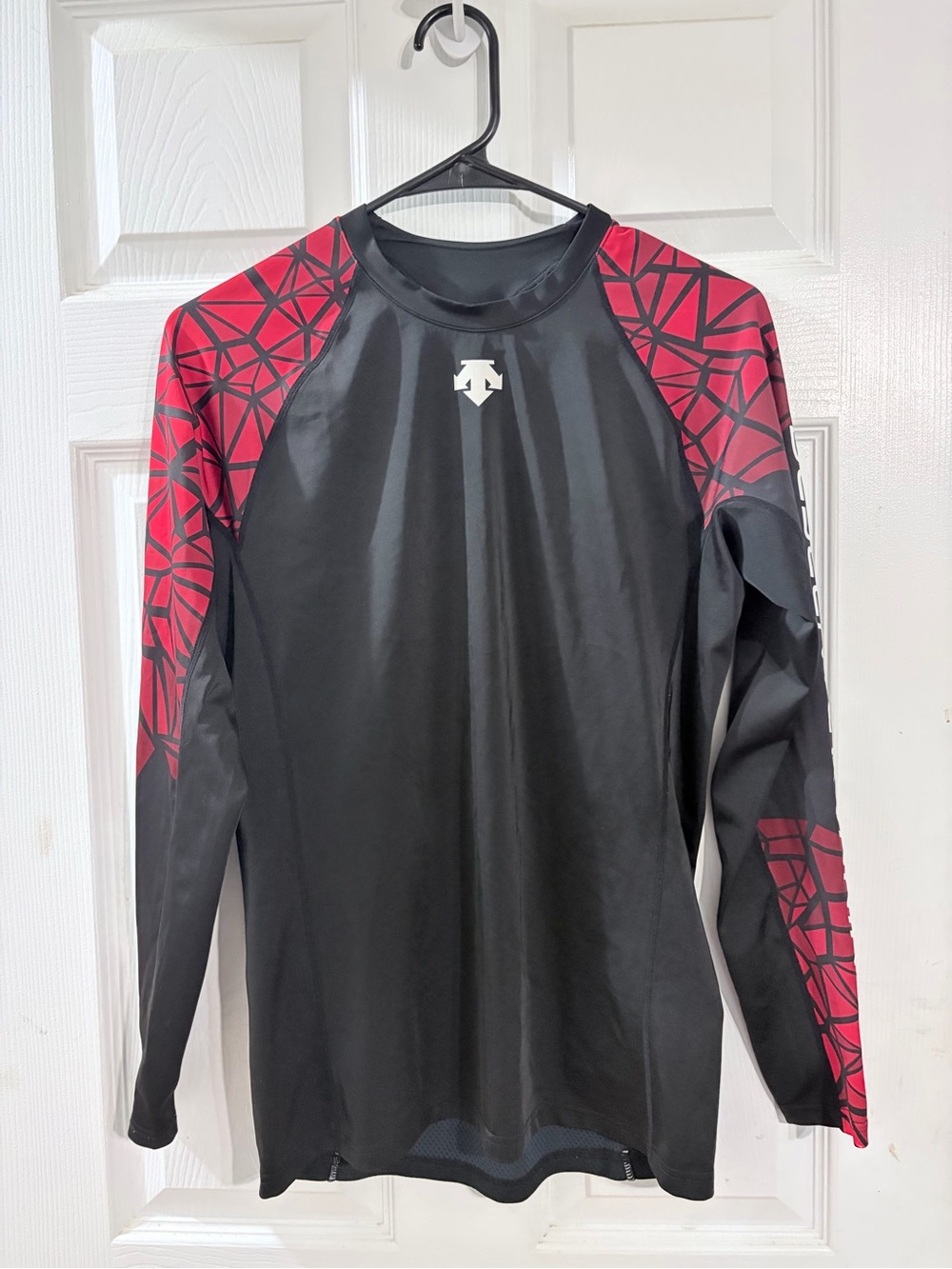 Descente S6223RTL23 Men’s M Black Red Performance Running Long Sleeve